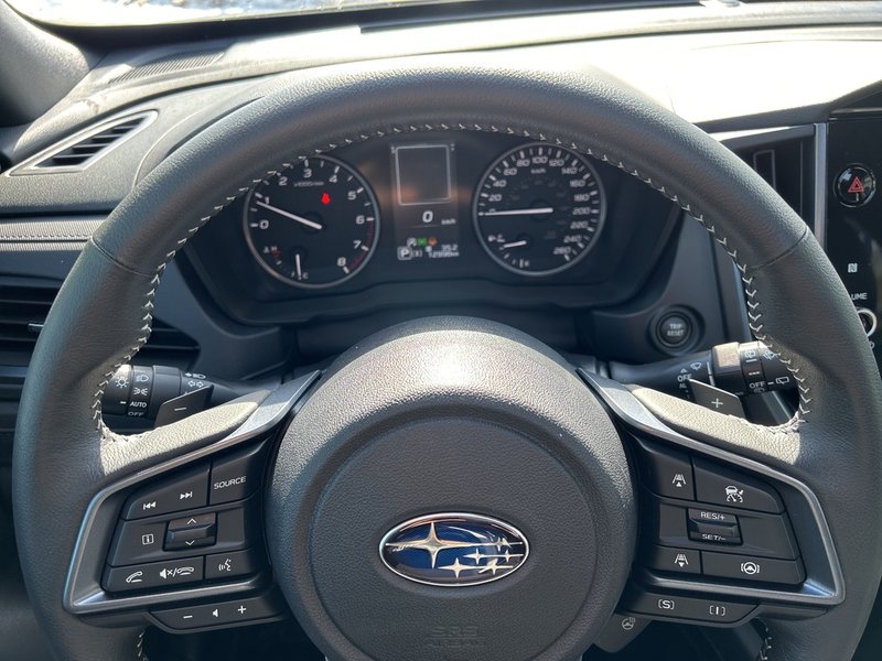 2025 Subaru FORESTER LIMITED ONE OWNER | CLEAN CARFAX | FULL DEALER SERVICE | AWD