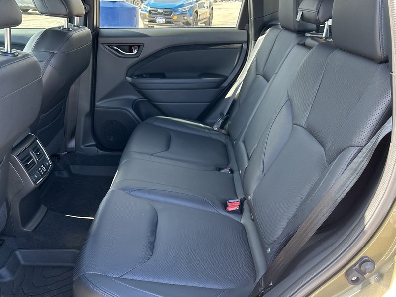 2025 Subaru FORESTER LIMITED ONE OWNER | CLEAN CARFAX | FULL DEALER SERVICE | AWD