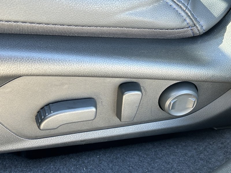 2025 Subaru FORESTER LIMITED ONE OWNER | CLEAN CARFAX | FULL DEALER SERVICE | AWD