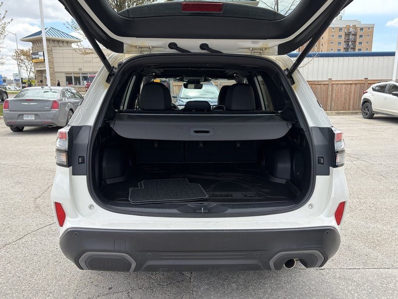 2025 Subaru FORESTER LIMITED ONE OWNER | CLEAN CARFAX | LOW MILEAGE | AWD | EYESIGHT | SUNROOF | CARPLAY | HEATED SEATS