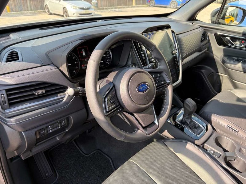 2025 Subaru FORESTER LIMITED ONE OWNER | CLEAN CARFAX | DEALER SERVICE