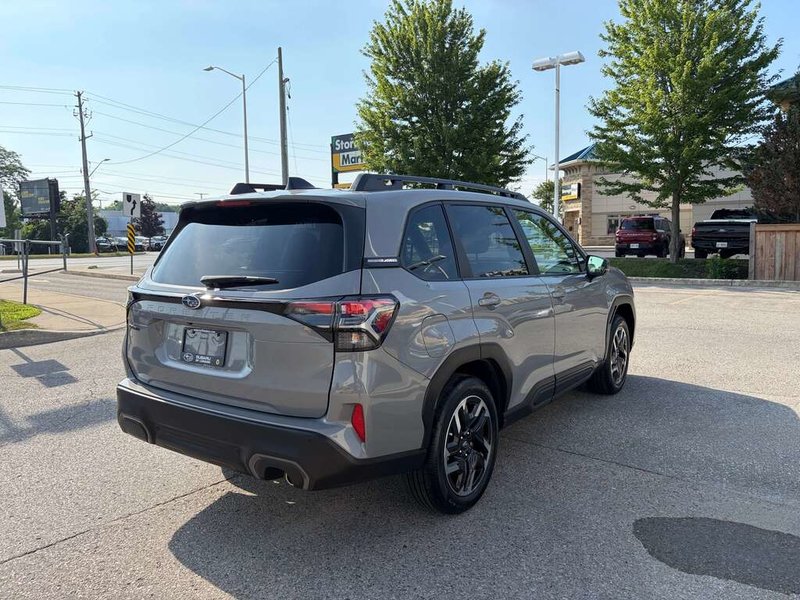 2025 Subaru FORESTER LIMITED ONE OWNER | CLEAN CARFAX | DEALER SERVICE