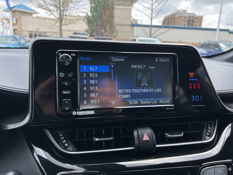 2018 Toyota C-HR XLE AIR CONDITIONING | AUTO | ALLOYS | ONE OWNER