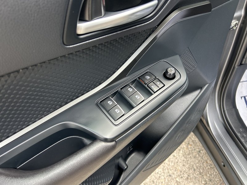 2018 Toyota C-HR XLE AIR CONDITIONING | AUTO | ALLOYS | ONE OWNER
