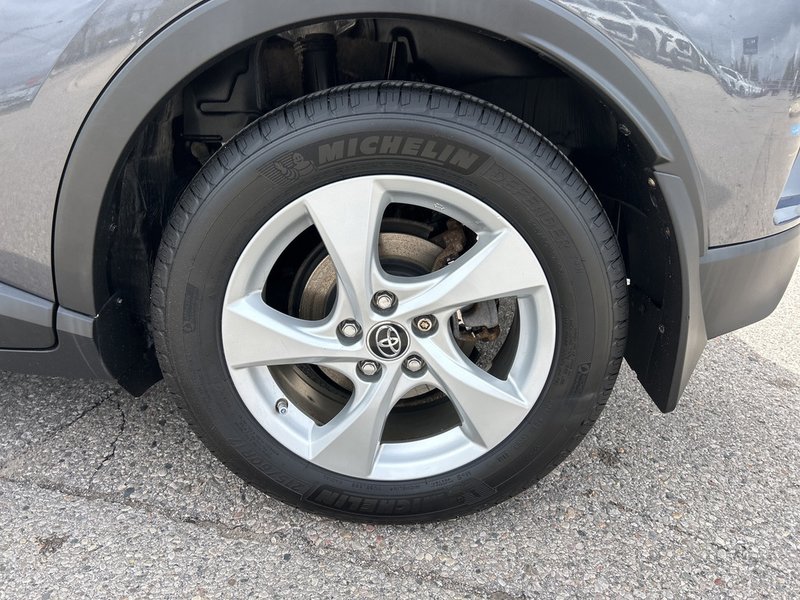 2018 Toyota C-HR XLE AIR CONDITIONING | AUTO | ALLOYS | ONE OWNER
