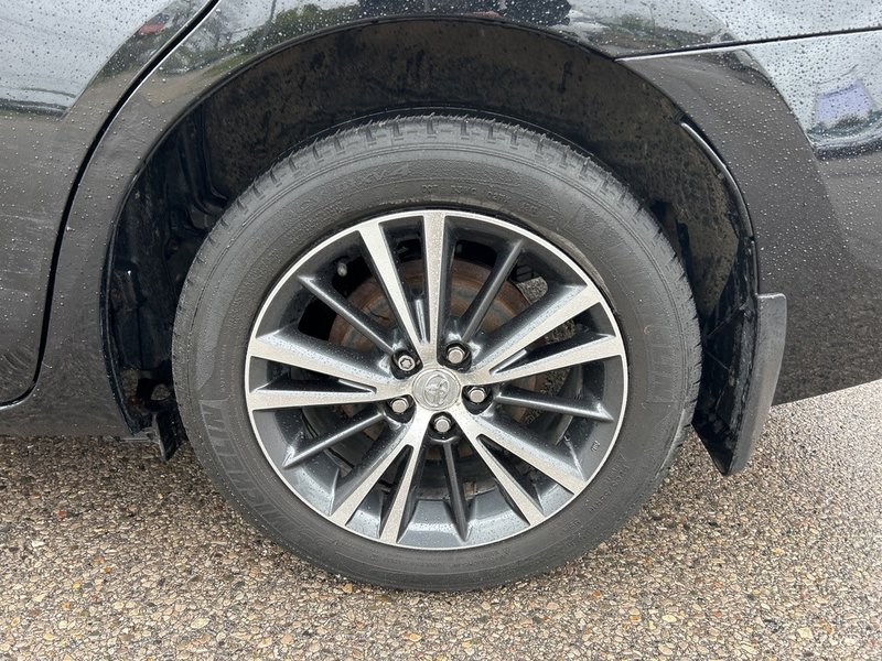 2018 Toyota Corolla LE LE TRIM | SUNROOF | ALLOYS | WINTER TIRES