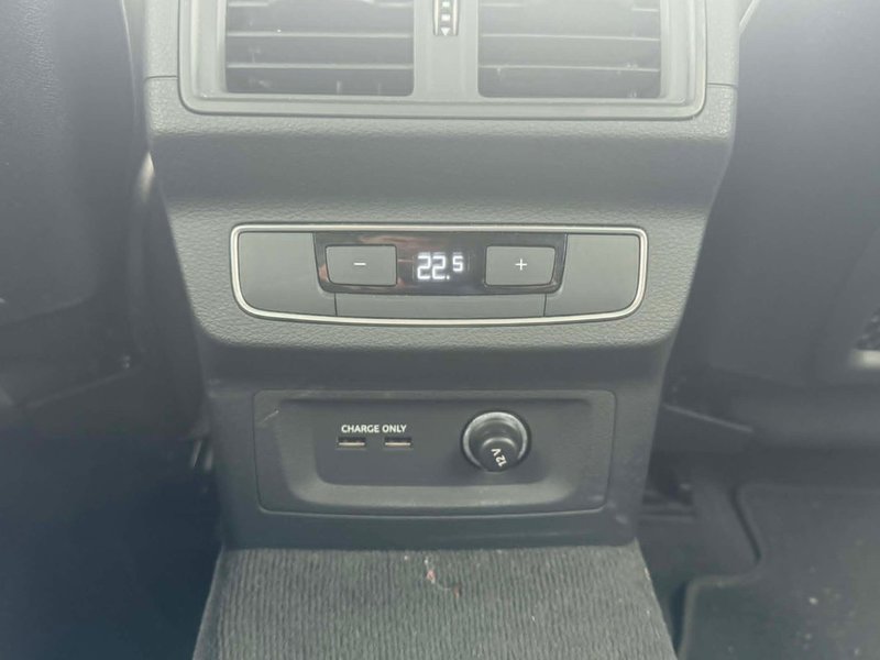 2024 Audi Q5 PROGRESSIV | HEATED SEATS AND STEERING WHEEL | APPLE CARPLAY AND ANDROID AUTO | 3 ZONE CLIMATE CONTROL |