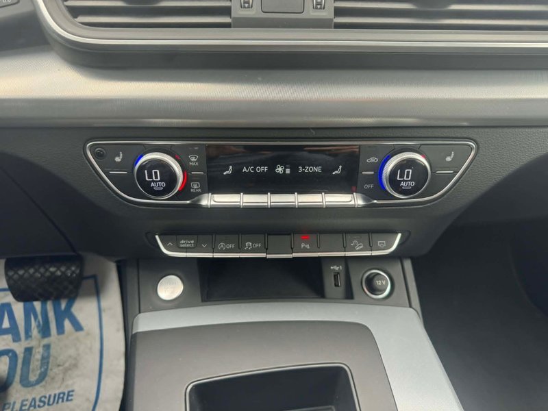 2024 Audi Q5 PROGRESSIV | HEATED SEATS AND STEERING WHEEL | APPLE CARPLAY AND ANDROID AUTO | 3 ZONE CLIMATE CONTROL |