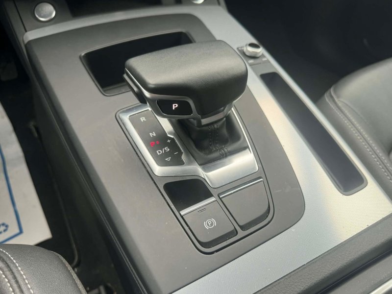 2024 Audi Q5 PROGRESSIV | HEATED SEATS AND STEERING WHEEL | APPLE CARPLAY AND ANDROID AUTO | 3 ZONE CLIMATE CONTROL |