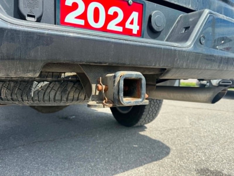2024 Chevrolet SILVERADO 2500HD CUSTOM | BED CAP | 2 SET OF TIRES | 2500 | 6.6L V8 | CLEAN CARFAX | APPLE CARPLAY AND ANDROID AUTO |