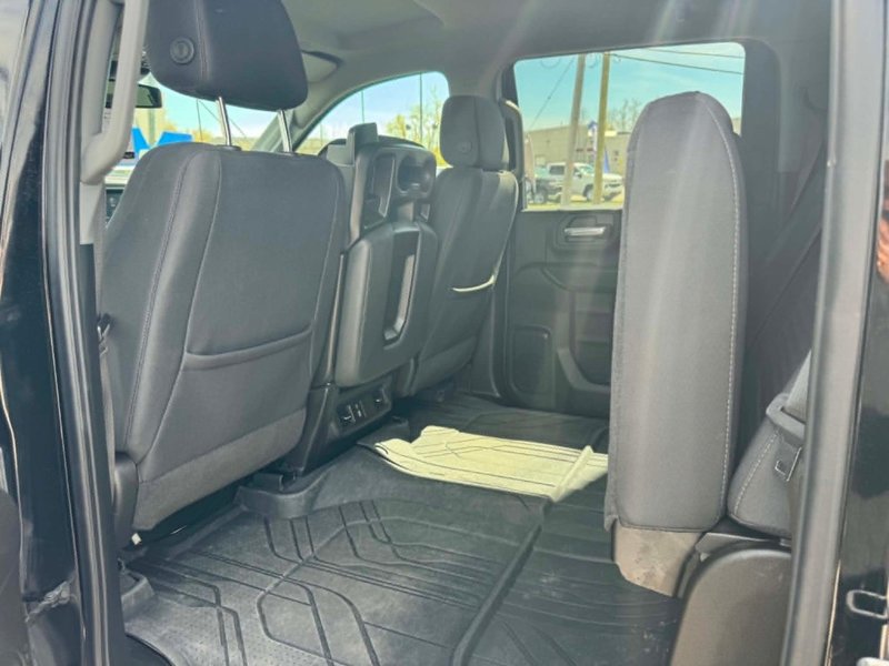 2024 Chevrolet SILVERADO 2500HD CUSTOM | BED CAP | 2 SET OF TIRES | 2500 | 6.6L V8 | CLEAN CARFAX | APPLE CARPLAY AND ANDROID AUTO |