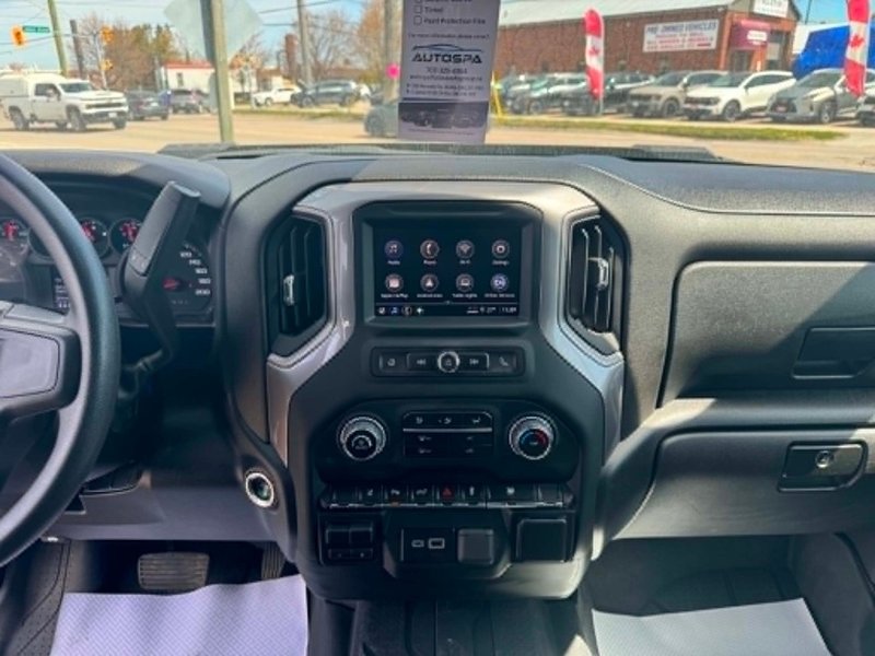 2024 Chevrolet SILVERADO 2500HD CUSTOM | BED CAP | 2 SET OF TIRES | 2500 | 6.6L V8 | CLEAN CARFAX | APPLE CARPLAY AND ANDROID AUTO |