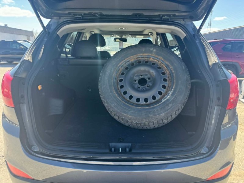 2014 Hyundai TUCSON GLS | CLEAN CARFAX | TWO SETS OF TIRES ON RIMS | HEATED SEATS | CRUISE CONTROL | SUNROOF |