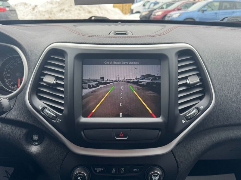 2016 Jeep CHEROKEE TRAILHAWK | CLEAN CARFAX | HEATED LEATHER FRONT SEATS | SUNROOF | BACKUP CAMERA | BLUETOOTH |