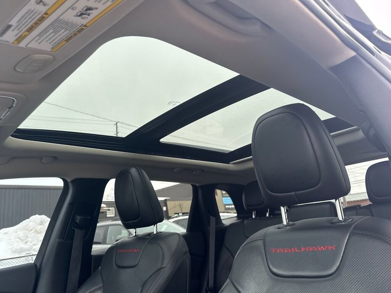 2016 Jeep CHEROKEE TRAILHAWK | CLEAN CARFAX | HEATED LEATHER FRONT SEATS | SUNROOF | BACKUP CAMERA | BLUETOOTH |