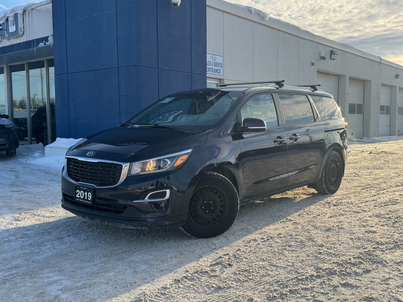 2019 Kia SEDONA LX | CLEAN CARFAX | 8 SEATS | TWO SETS OF TIRES ON RIMS | APPLE CARPLAY AND ANDROID AUTO |
