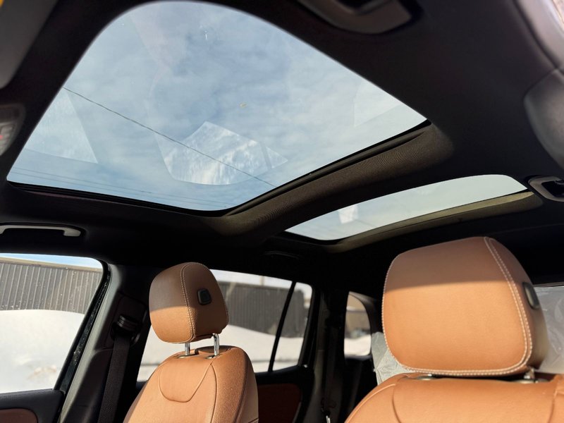 2022 Mercedes-Benz GLB 250 | 360 CAMERA | TWO SETS OF TIRES ON ALLOYS | AMBIENT LIGHTING | APPLE CARPLAY & ANDROID AUTO |