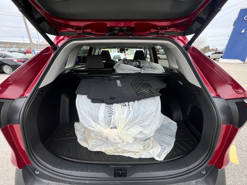2020 Toyota RAV4 HYBRID XLE | LOW KMS | HEATED SEATS & STEERING WHEEL | HYBRID | ADAPTIVE CRUISE CONTROL | NAVIGATION |