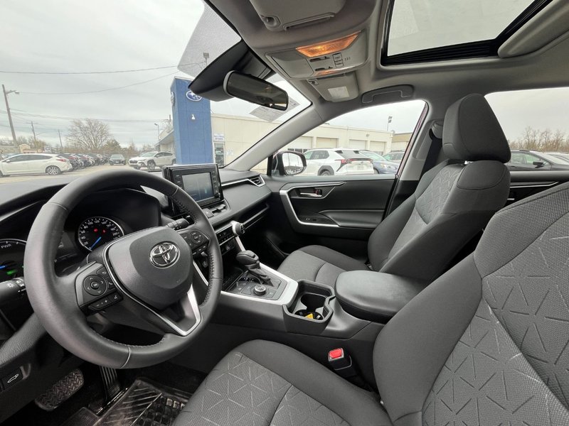 2020 Toyota RAV4 HYBRID XLE | LOW KMS | HEATED SEATS & STEERING WHEEL | HYBRID | ADAPTIVE CRUISE CONTROL | NAVIGATION |