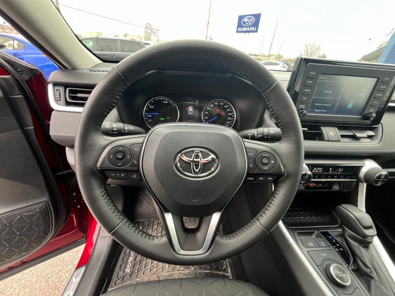 2020 Toyota RAV4 HYBRID XLE | LOW KMS | HEATED SEATS & STEERING WHEEL | HYBRID | ADAPTIVE CRUISE CONTROL | NAVIGATION |