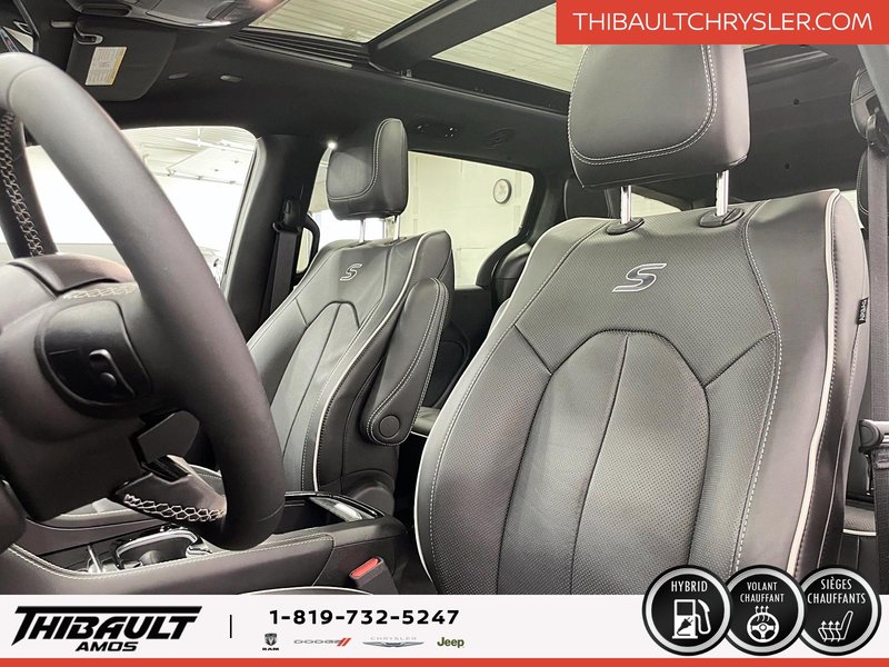 2024 Chrysler Pacifica Hybrid Premium S Appearance