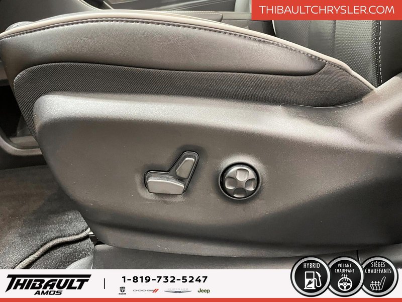 2024 Chrysler Pacifica Hybrid Premium S Appearance