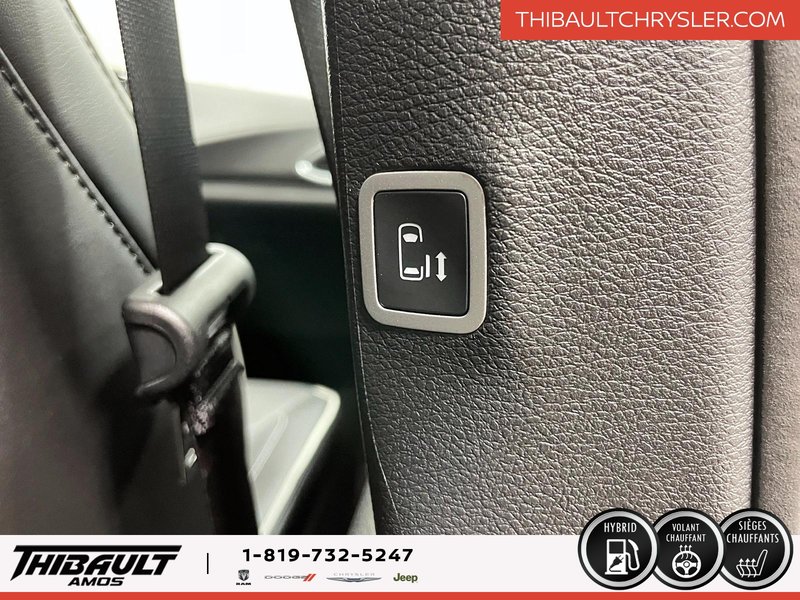 2024 Chrysler Pacifica Hybrid Premium S Appearance