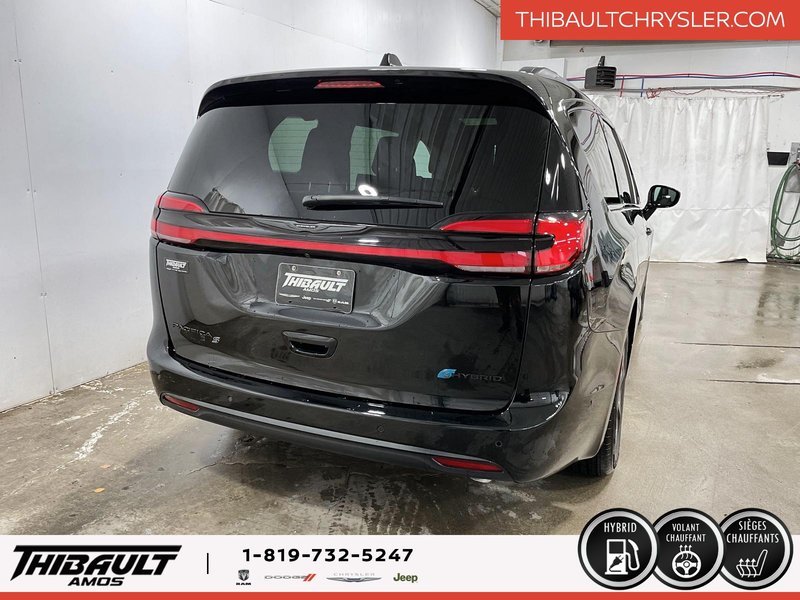 2024 Chrysler Pacifica Hybrid Premium S Appearance
