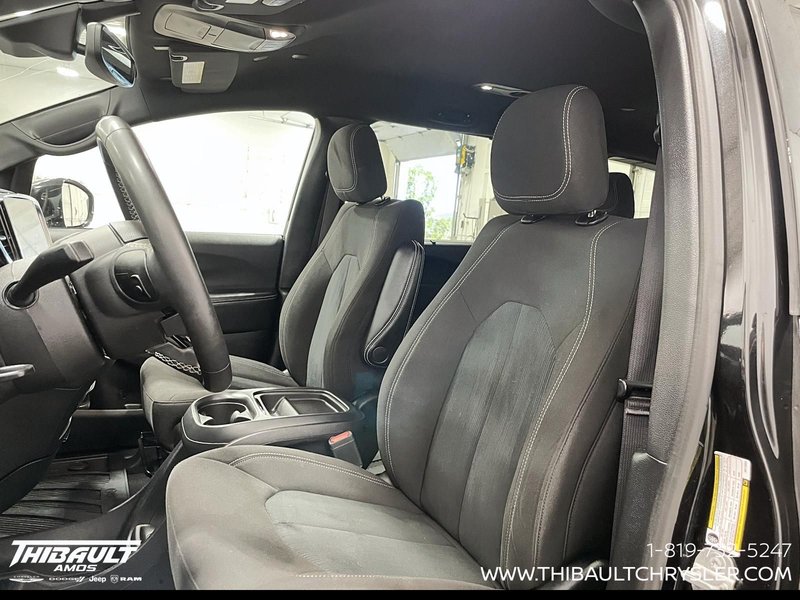 2022 Chrysler Pacifica Touring