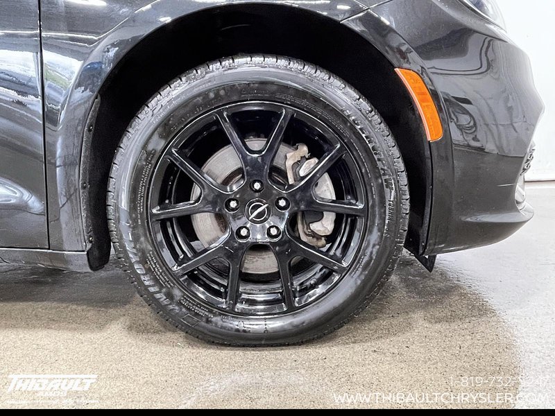2022 Chrysler Pacifica Touring