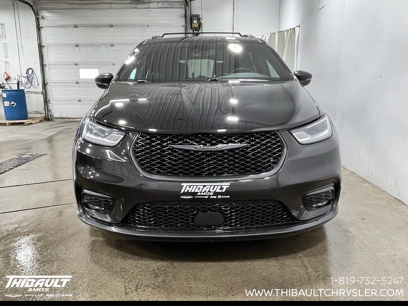 2022 Chrysler Pacifica Touring