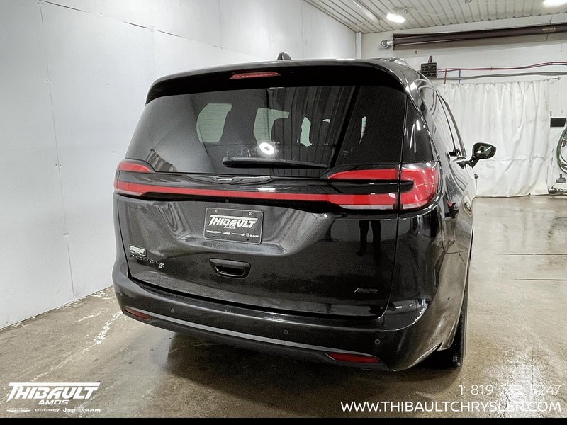 2022 Chrysler Pacifica Touring