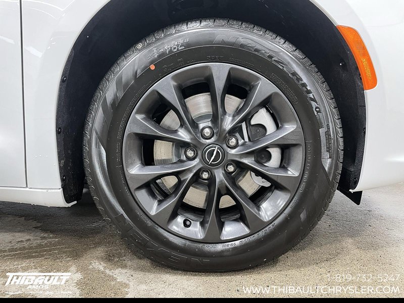 2026 Chrysler Pacifica SELECT AWD