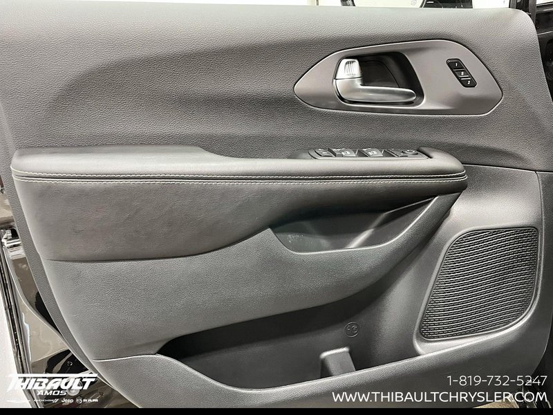 2026 Chrysler Pacifica SELECT AWD