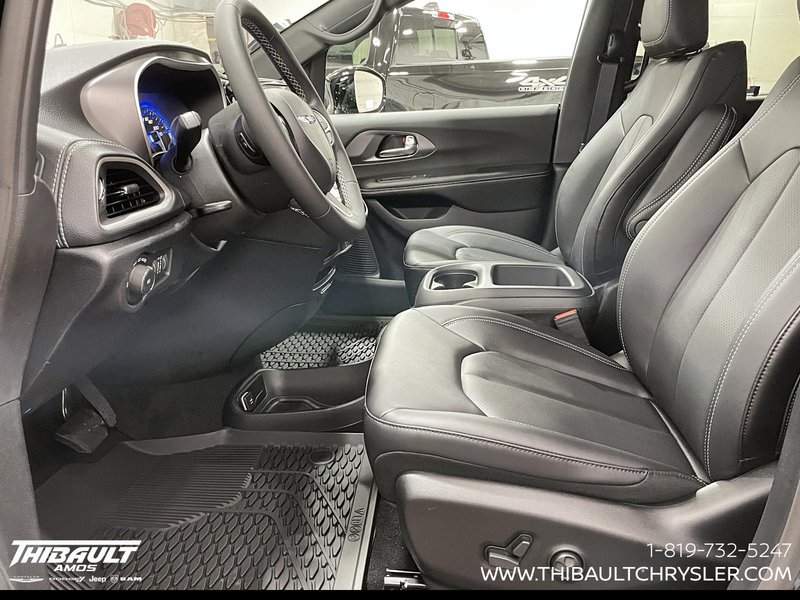 2026 Chrysler Pacifica SELECT AWD