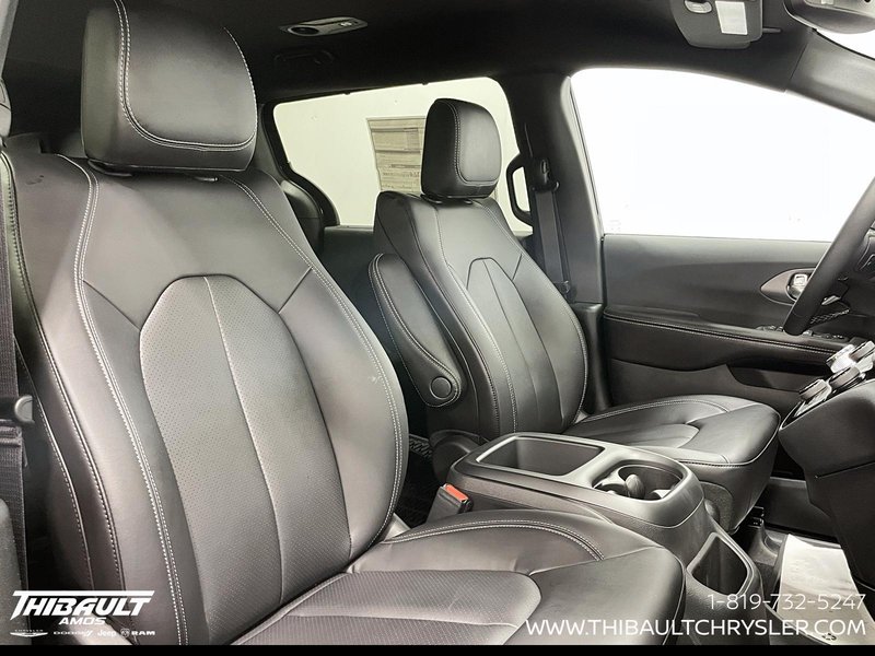 2026 Chrysler Pacifica SELECT AWD