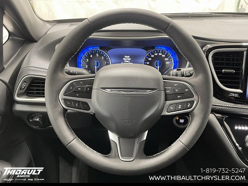 2027 Chrysler Pacifica SELECT AWD