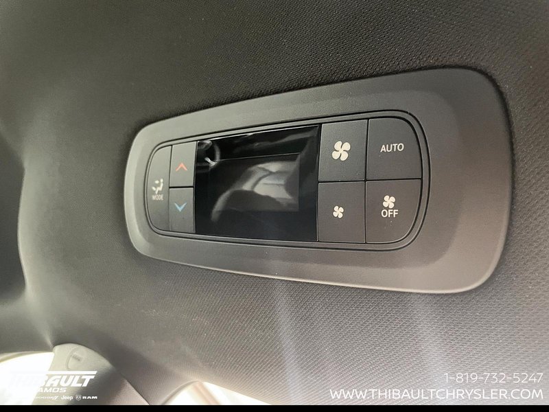 2027 Chrysler Pacifica SELECT AWD