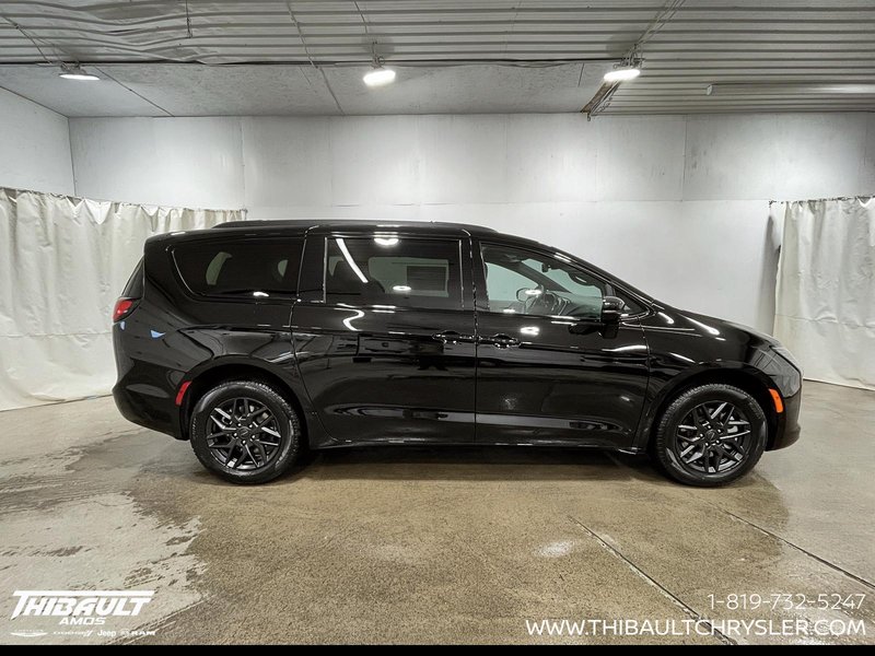 2027 Chrysler Pacifica SELECT AWD