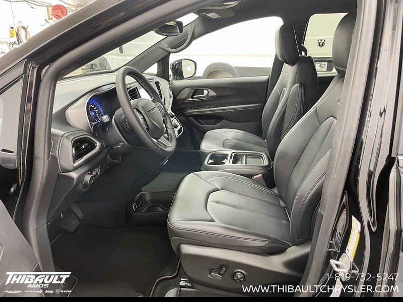 2027 Chrysler Pacifica SELECT AWD