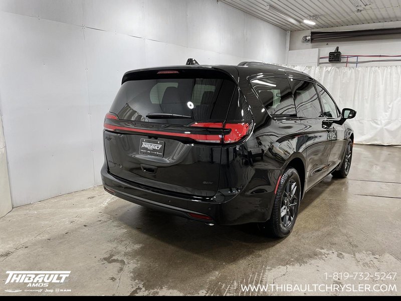 2027 Chrysler Pacifica SELECT AWD