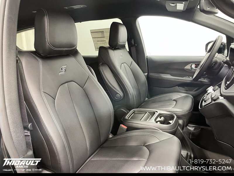 2027 Chrysler Pacifica SELECT AWD