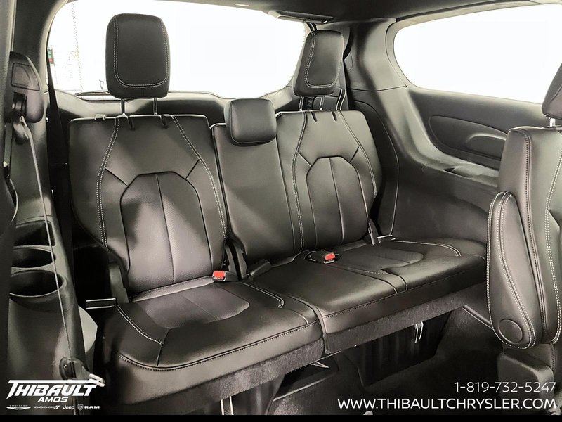 2027 Chrysler Pacifica SELECT AWD