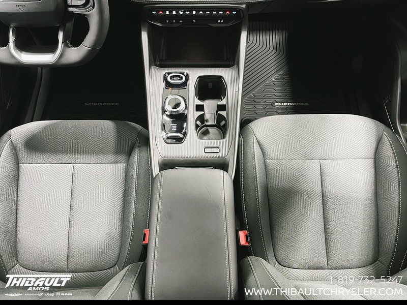 2026 Jeep Cherokee LAREDO