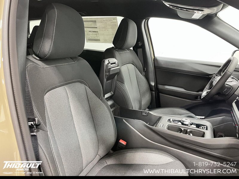 2026 Jeep Cherokee LAREDO