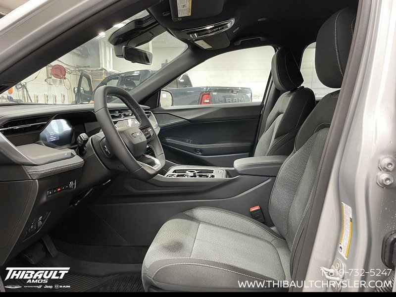 2026 Jeep Cherokee LAREDO