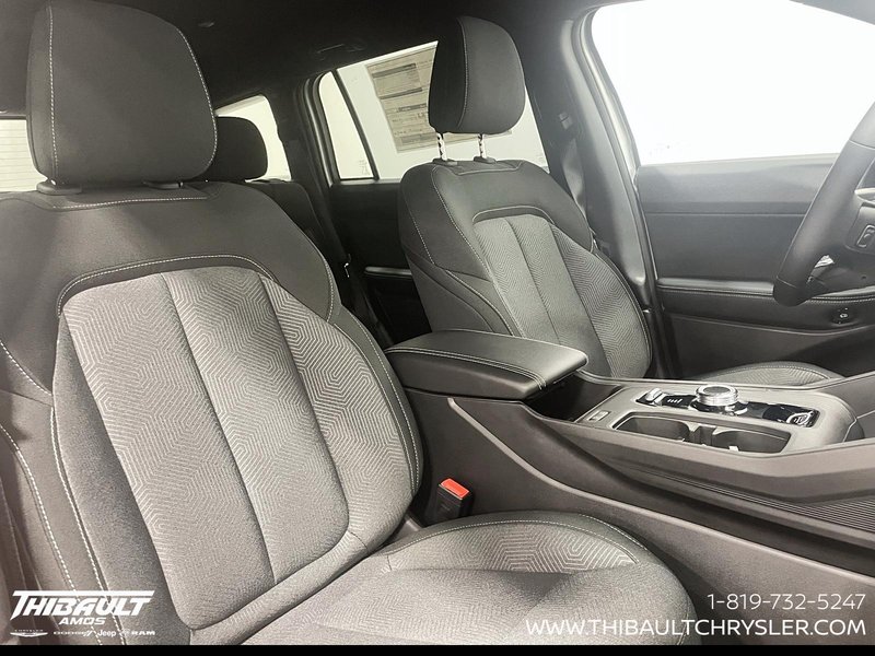 2026 Jeep Cherokee LAREDO