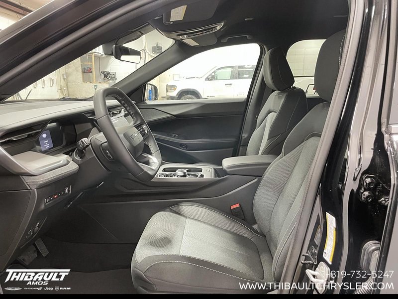 2026 Jeep Cherokee LAREDO