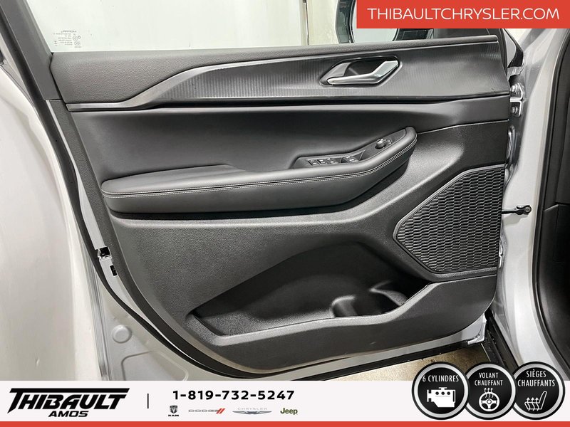 Jeep Grand Cherokee LAREDO ALTITUDE 2025