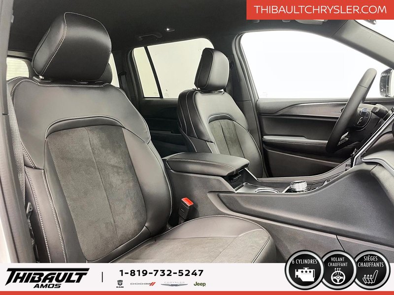 Jeep Grand Cherokee LAREDO ALTITUDE 2025